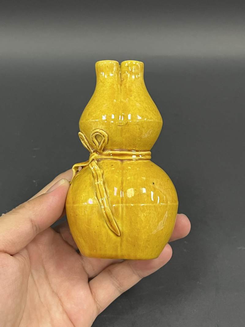 清康熙  黄釉三联葫芦包袱瓶 - 图3