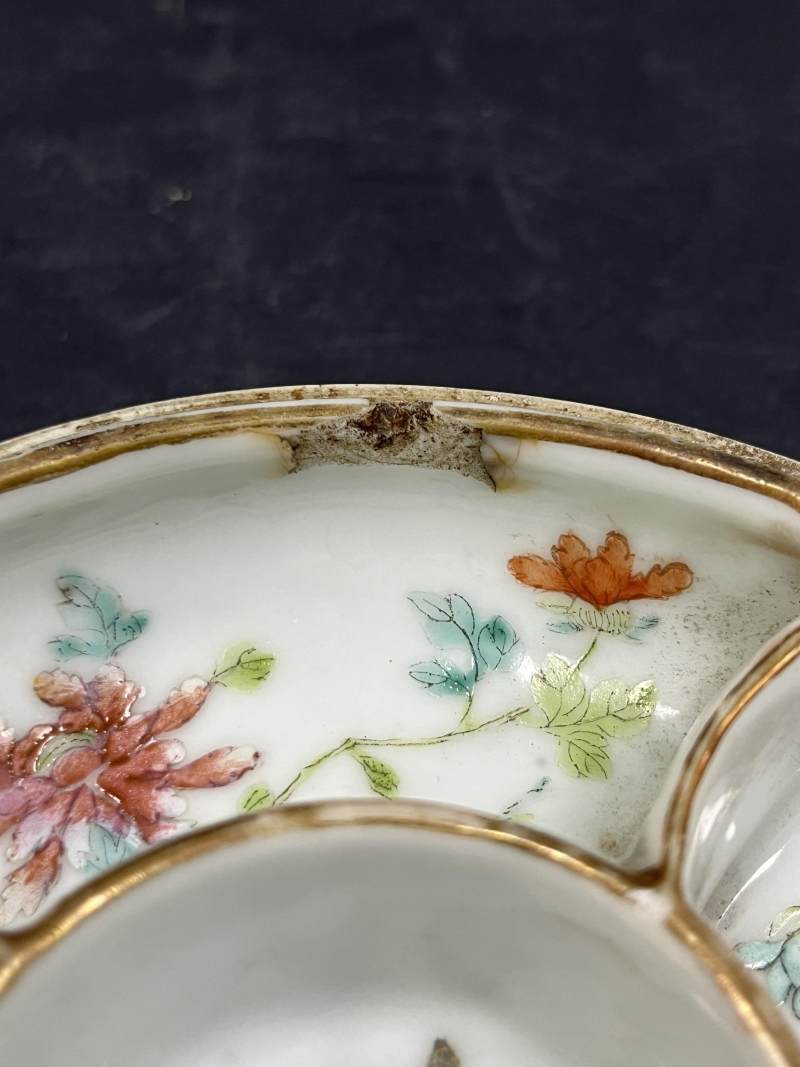 清  粉彩人物纹、花虫纹瓷器五件 - 图20