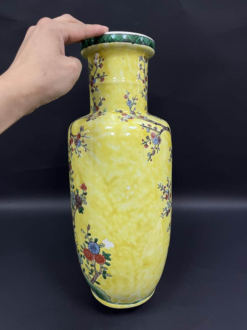 清晚期  黄地五彩梅花纹棒槌瓶 - 图4