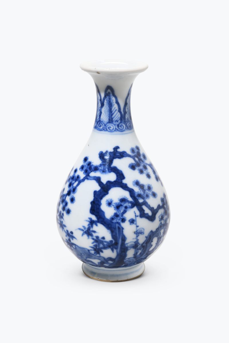 清乾隆  青花岁寒三友图小玉壶春瓶