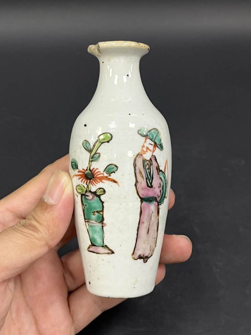 清  粉彩人物纹、花虫纹瓷器五件 - 图22