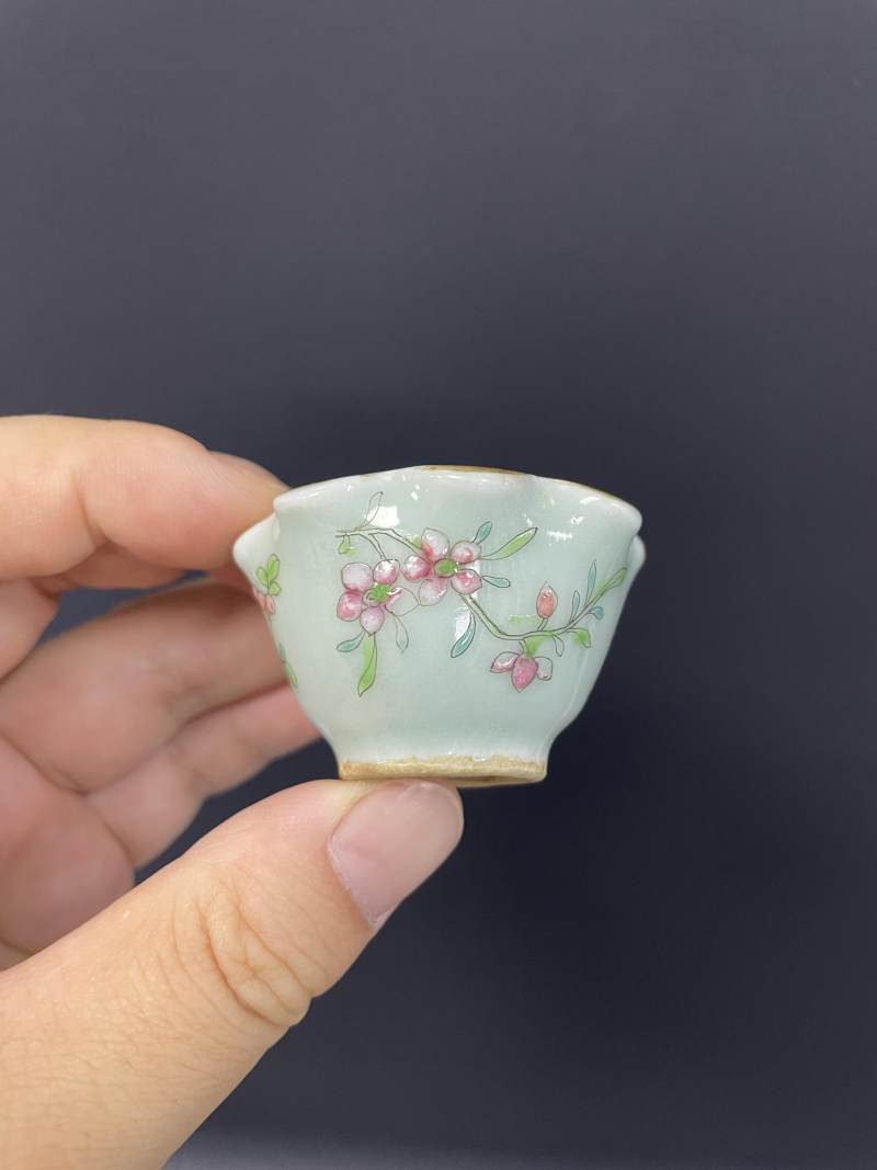 清光绪  粉青釉粉彩折枝花卉纹花口杯一对 - 图6