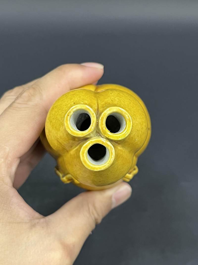 清康熙  黄釉三联葫芦包袱瓶 - 图6