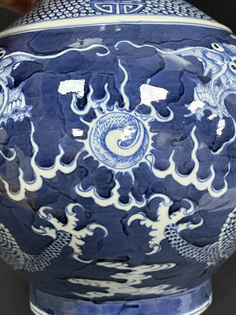 清晚期  青花双龙戏珠纹赏瓶 - 图13