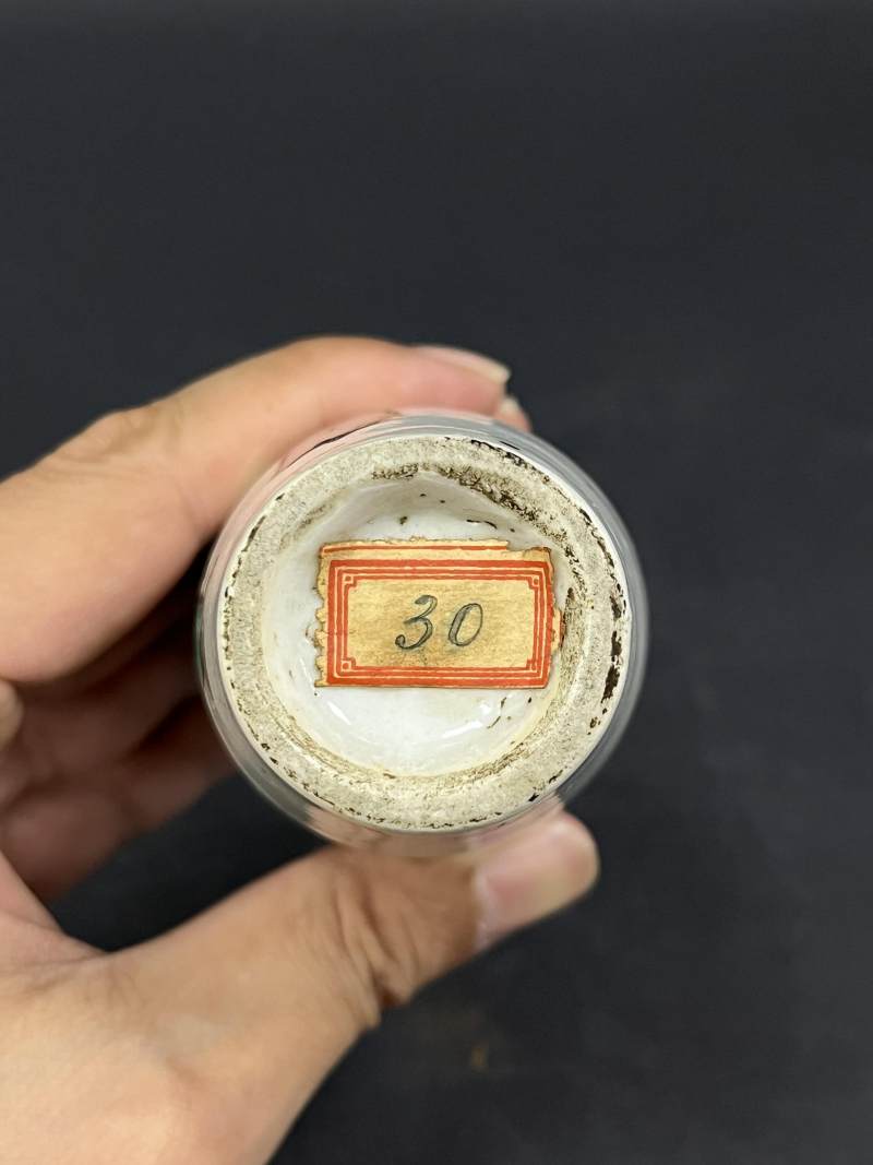清  粉彩人物纹、花虫纹瓷器五件 - 图25