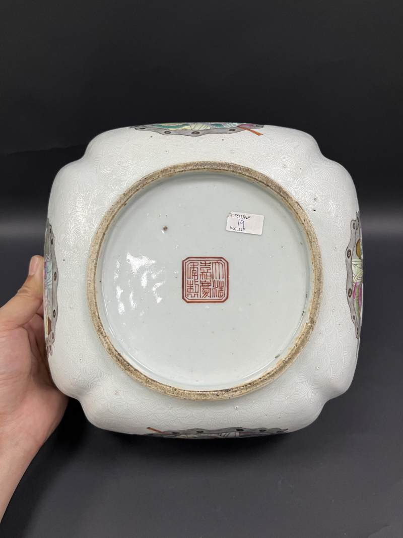 清中期  白地轧道粉彩麻姑献寿图四方倭角大碗 - 图9