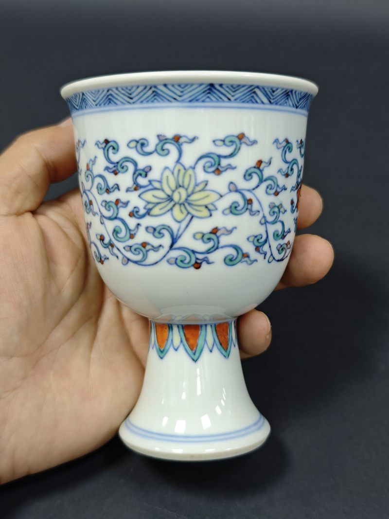 清雍正  斗彩缠枝莲纹高足杯 - 图4