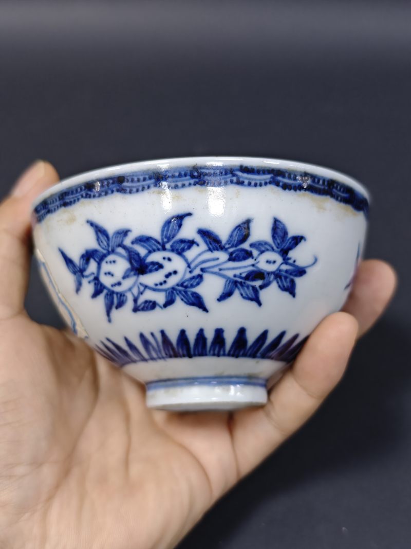 清中期  青花三多纹鸡心碗一对 - 图4