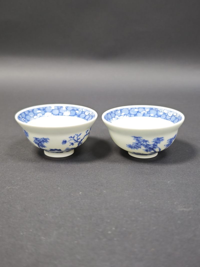 当代  青花内蝶恋花外洞石花竹图折腰杯一对 - 图4