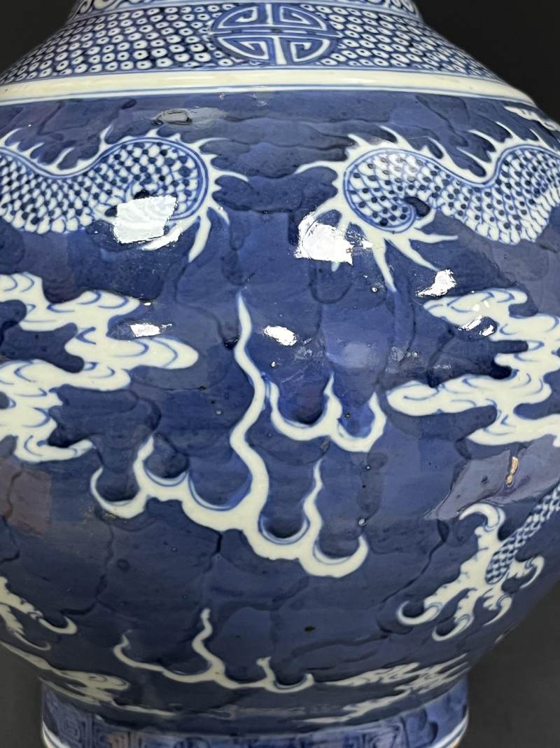 清晚期  青花双龙戏珠纹赏瓶 - 图16