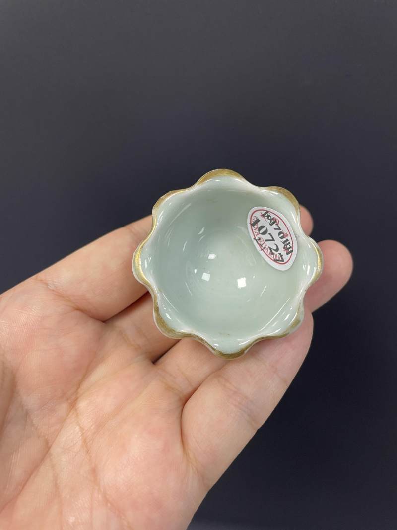 清光绪  粉青釉粉彩折枝花卉纹花口杯一对 - 图11