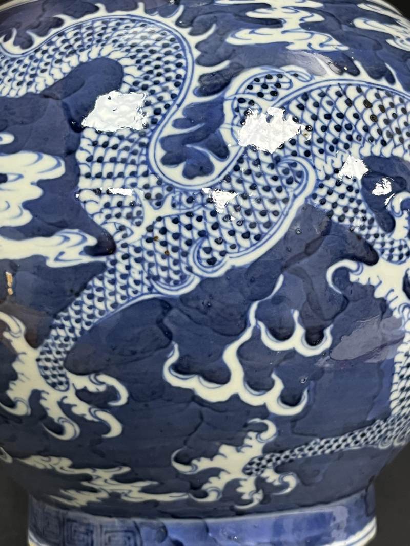 清晚期  青花双龙戏珠纹赏瓶 - 图17