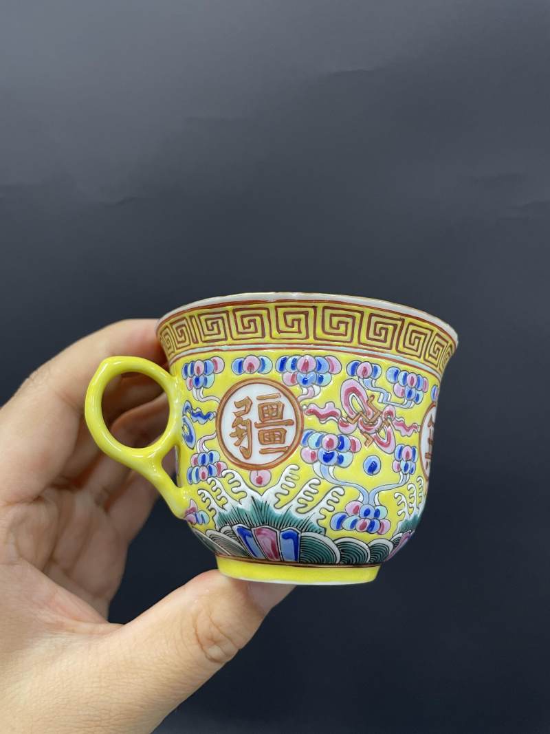 清光绪  黄地粉彩万代云开光“万寿无疆”杯盏一对 - 图13
