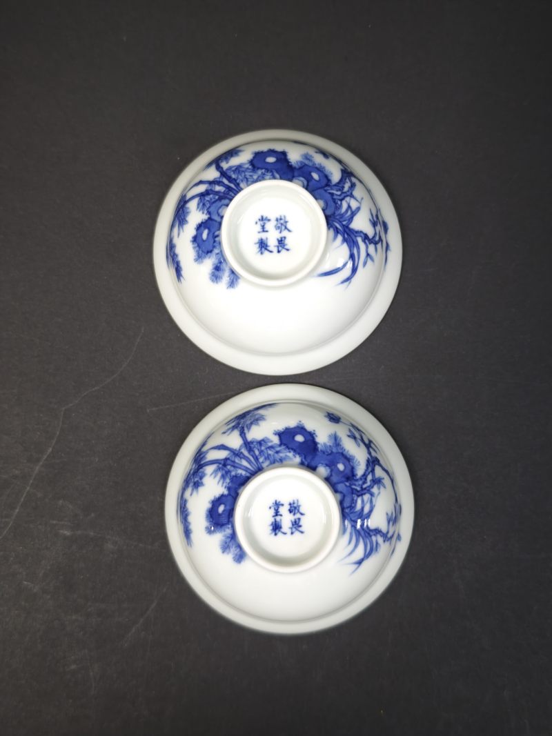 当代  青花内蝶恋花外洞石花竹图折腰杯一对 - 图6