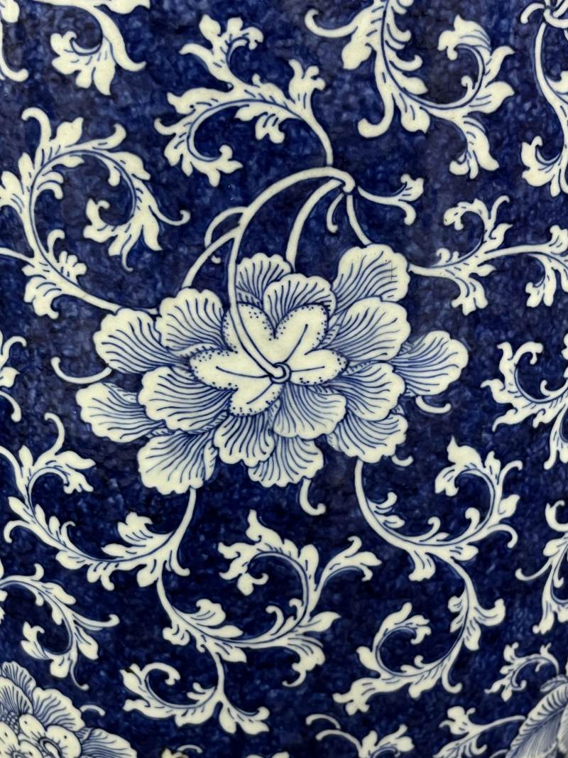清中期  青花留白缠枝花卉纹大瓶 - 图11