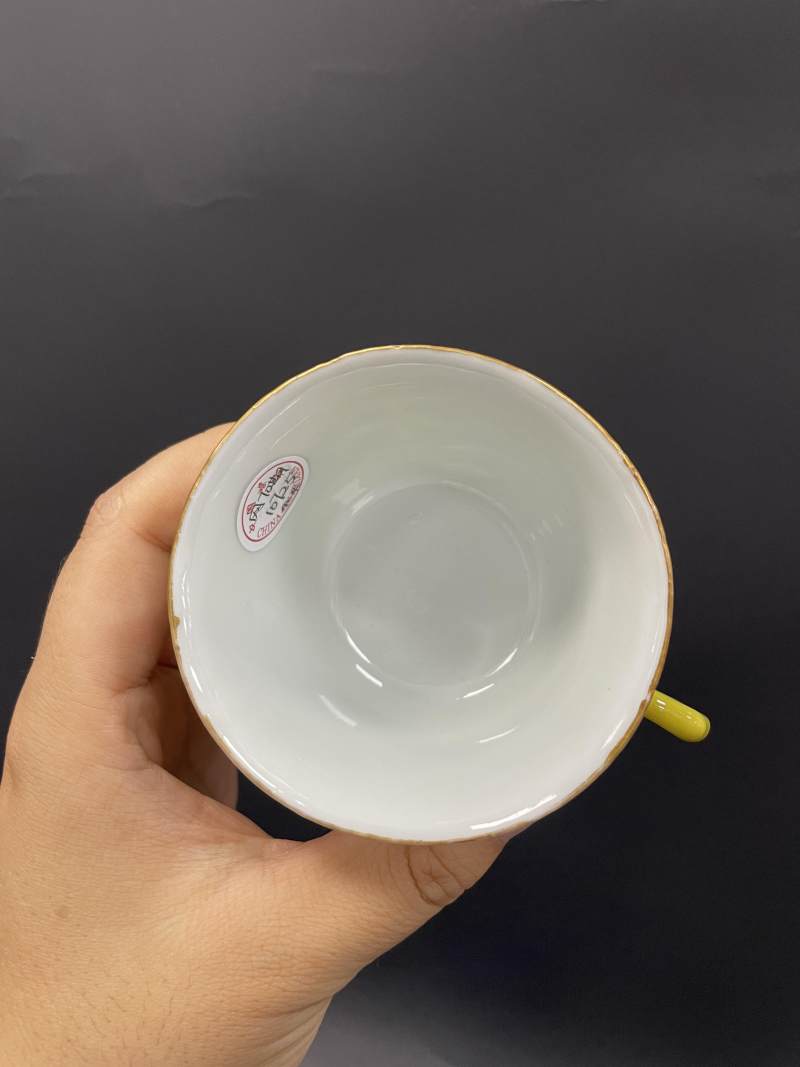 清光绪  黄地粉彩万代云开光“万寿无疆”杯盏一对 - 图15