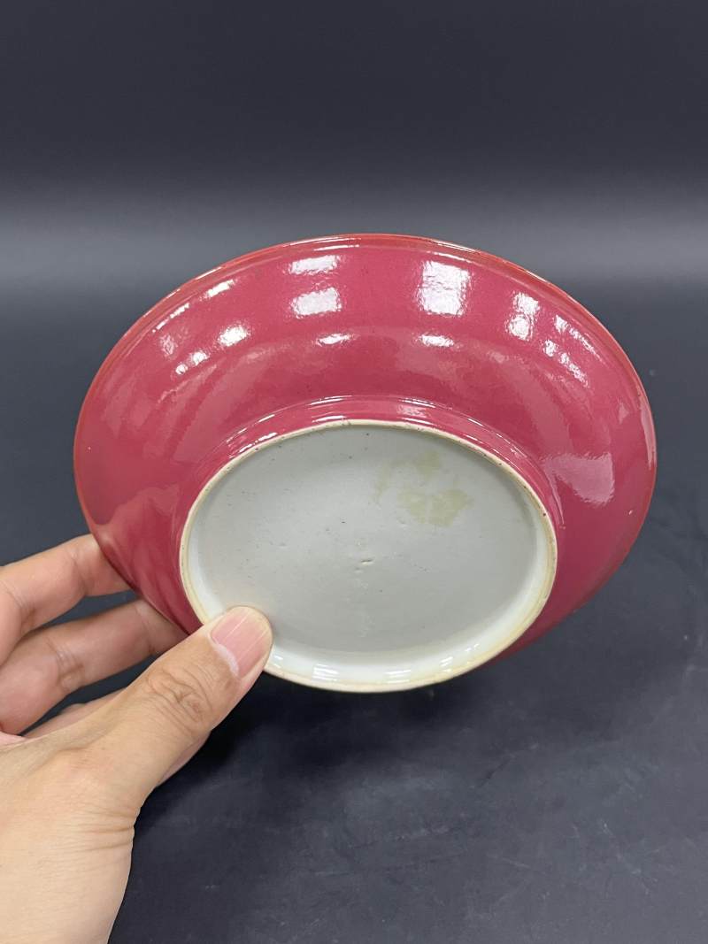 清中期  胭脂红地粉彩花蝶纹盘 - 图4