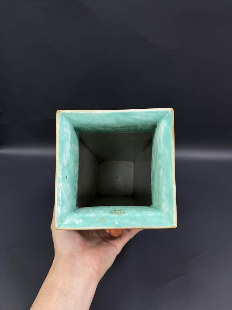清晚期  粉彩无双谱人物诗文狮耳方瓶 - 图7