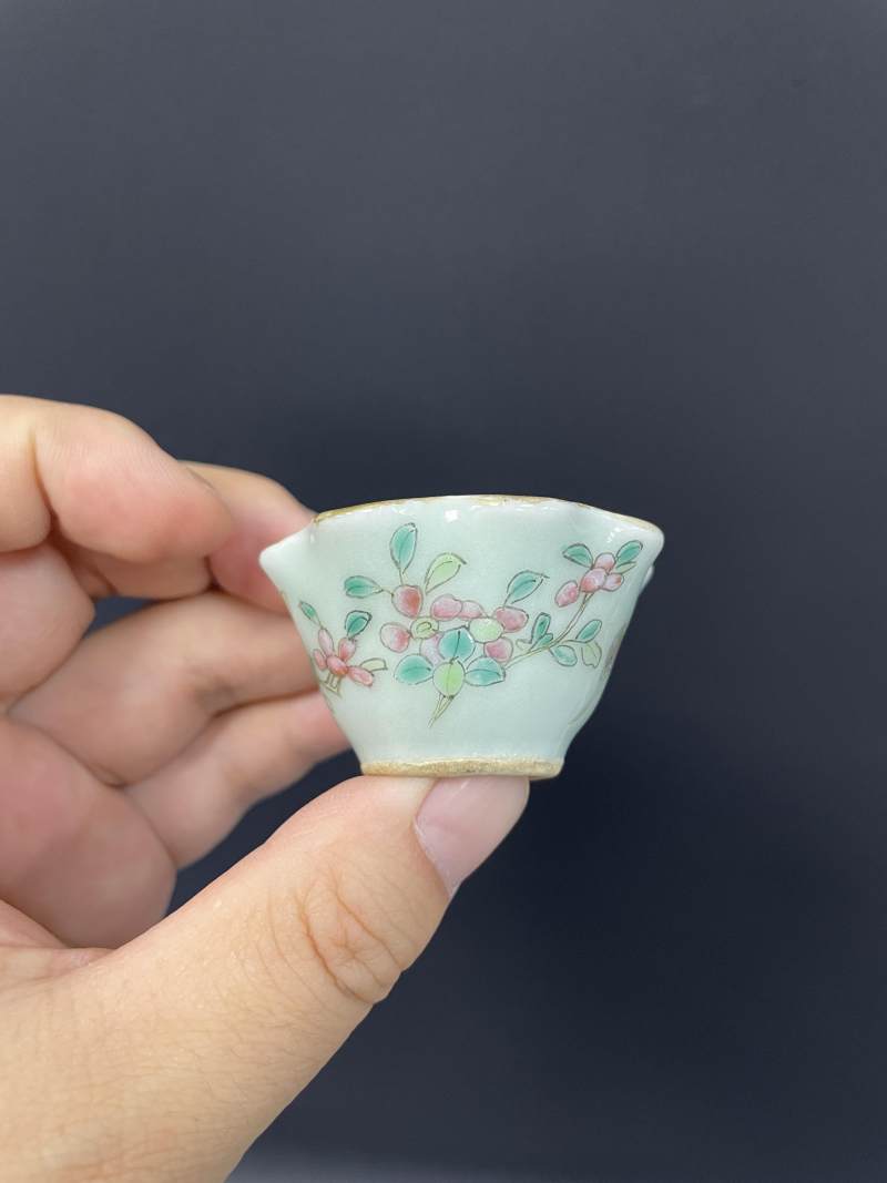 清光绪  粉青釉粉彩折枝花卉纹花口杯一对 - 图16