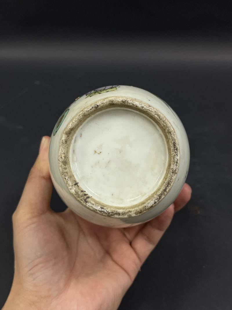 清  粉彩人物纹、花虫纹瓷器五件 - 图33