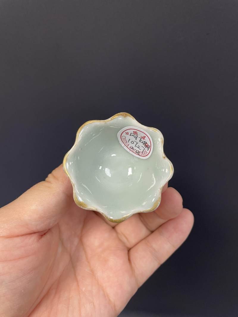 清光绪  粉青釉粉彩折枝花卉纹花口杯一对 - 图17
