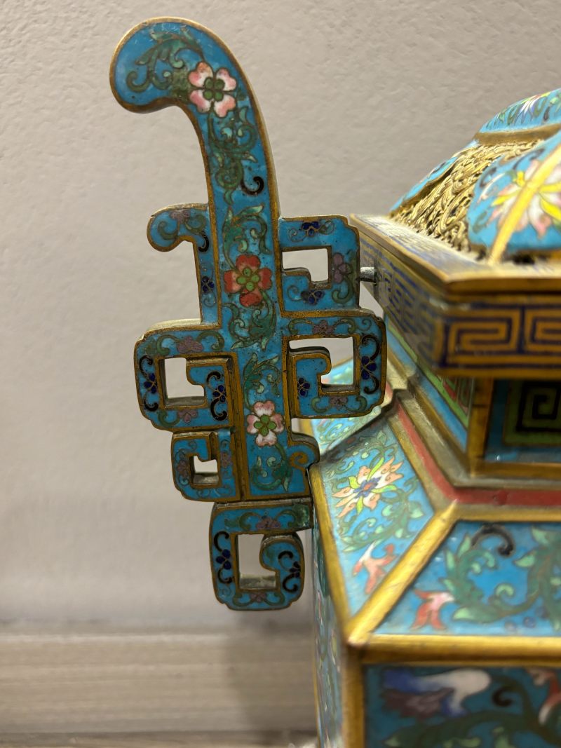 清中期 掐丝珐琅西番莲纹瑞狮钮鼎式薰炉 - 图14