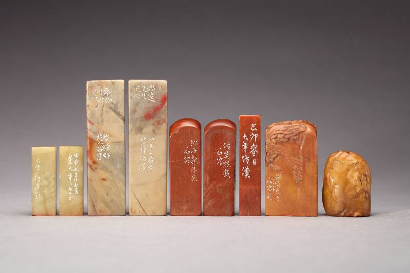 现代 童大年、吴石僊、邹梦禅、濮康安刻 姚鸿逵用 寿山石、青田石印章一组九件 - 图2