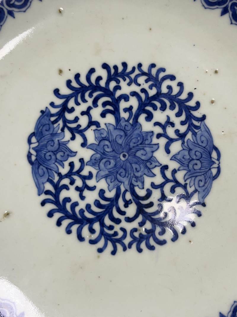 清中期  内青花缠枝莲纹外天蓝釉盘 - 图5