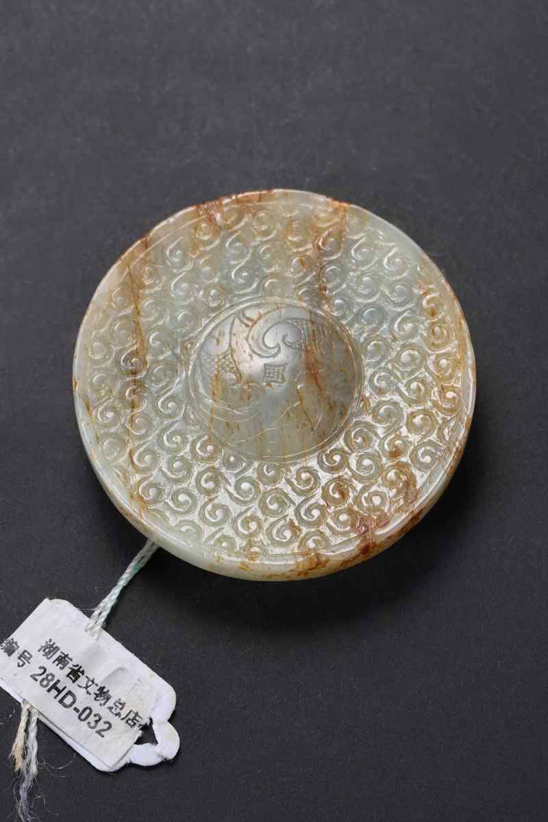 明  白玉红沁雕卷云纹、提油云头纹剑首各一件 - 图5