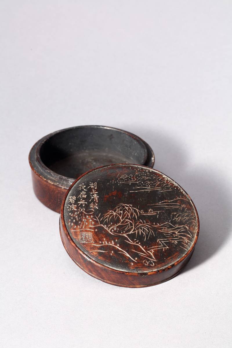 清  子祥款 折枝梅花长方盒、顾麟士款 黄花梨洞庭秋月圆香盒 - 图6