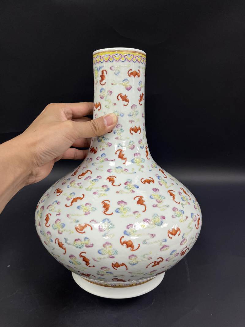 清光绪  粉彩百蝠纹荸荠瓶 - 图5