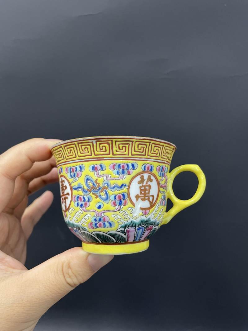 清光绪  黄地粉彩万代云开光“万寿无疆”杯盏一对 - 图22