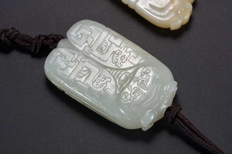 清  白玉雕金蝉、龙凤佩各一件 - 图4