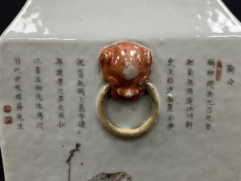 清晚期  粉彩无双谱人物诗文狮耳方瓶 - 图15