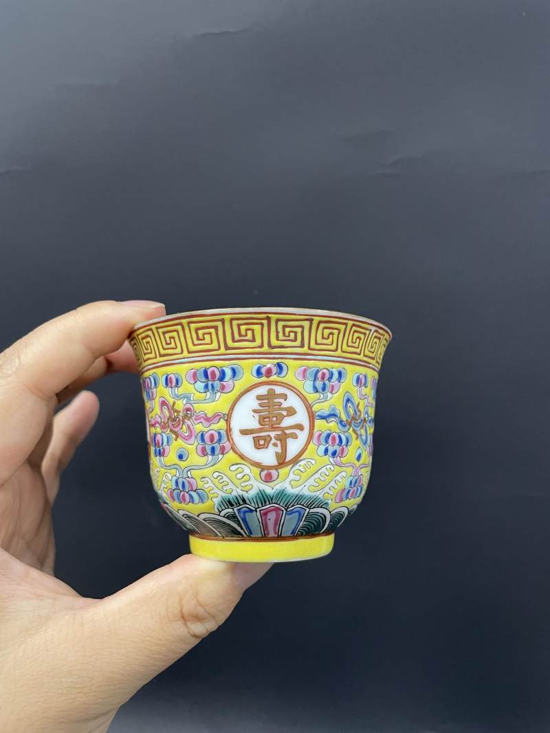 清光绪  黄地粉彩万代云开光“万寿无疆”杯盏一对 - 图23