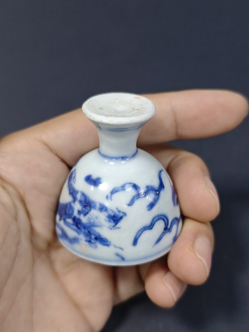 明末清初  青花云龙纹小高足杯、缠枝花卉纹印盒三件 - 图14