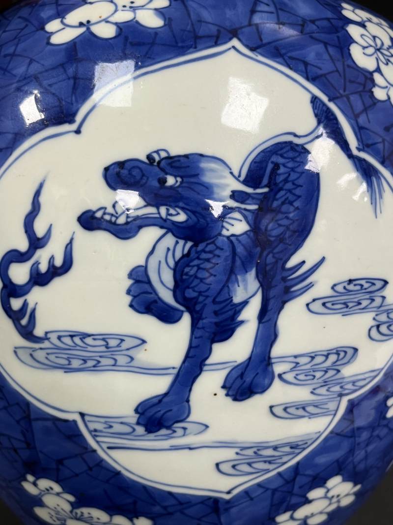 清康熙  青花冰梅纹开光瑞兽纹罐 - 图12