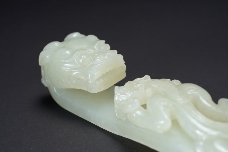 清  白玉苍龙教子带钩 - 图9