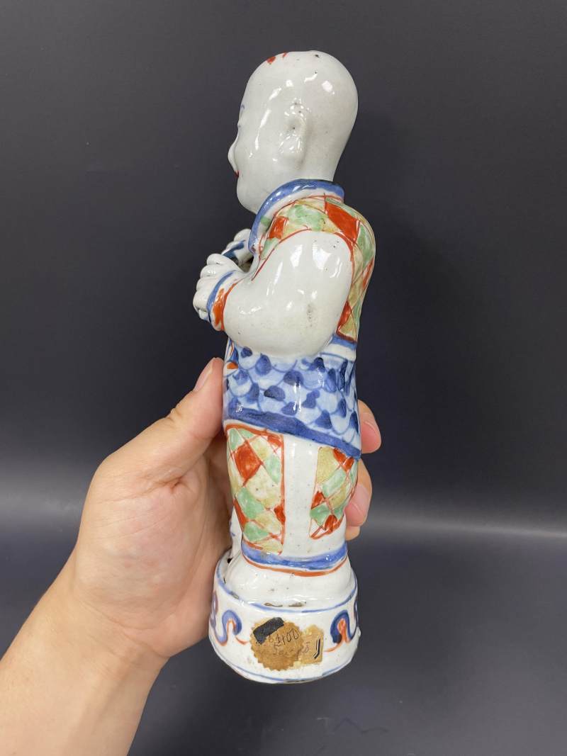 明万历  青花五彩持莲童子像 - 图6