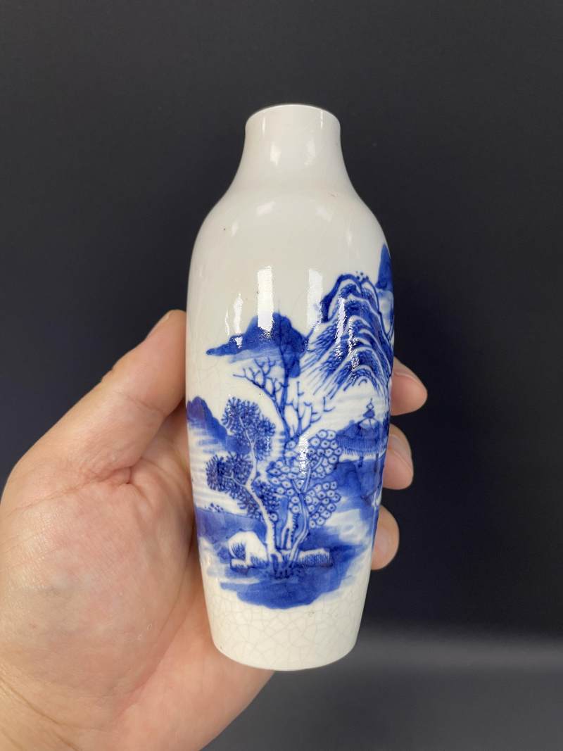 清雍正  浆胎青花山水人物纹莱菔瓶 - 图4