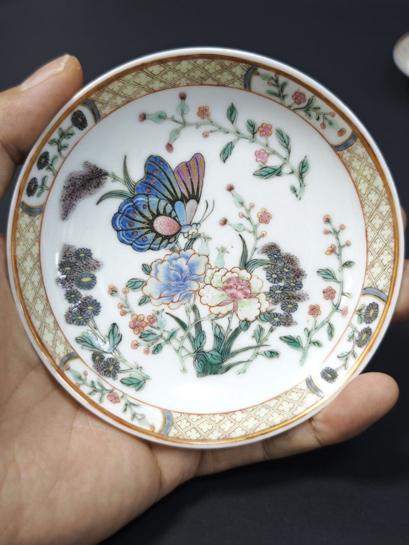 清雍正  粉彩花蝶纹杯盏一对 - 图16