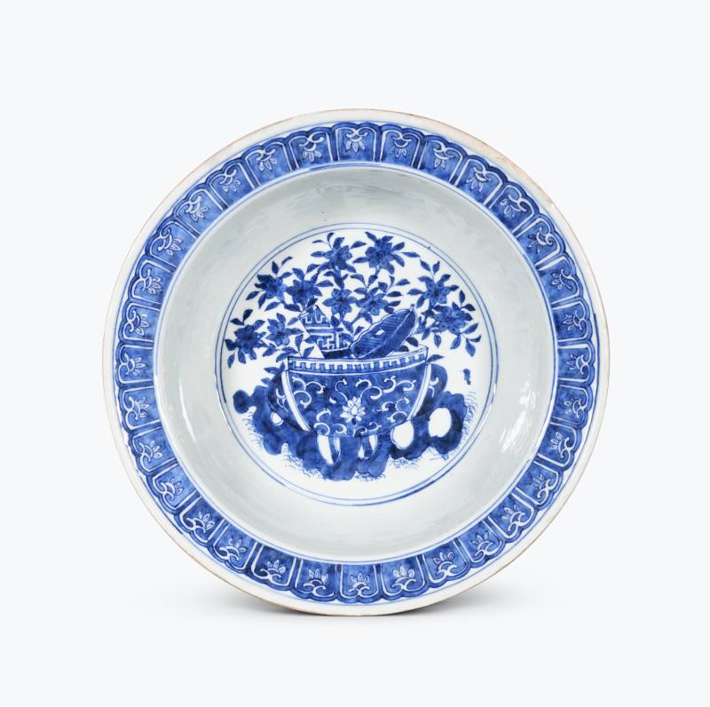 明晚期  青花博古清供图折沿盆