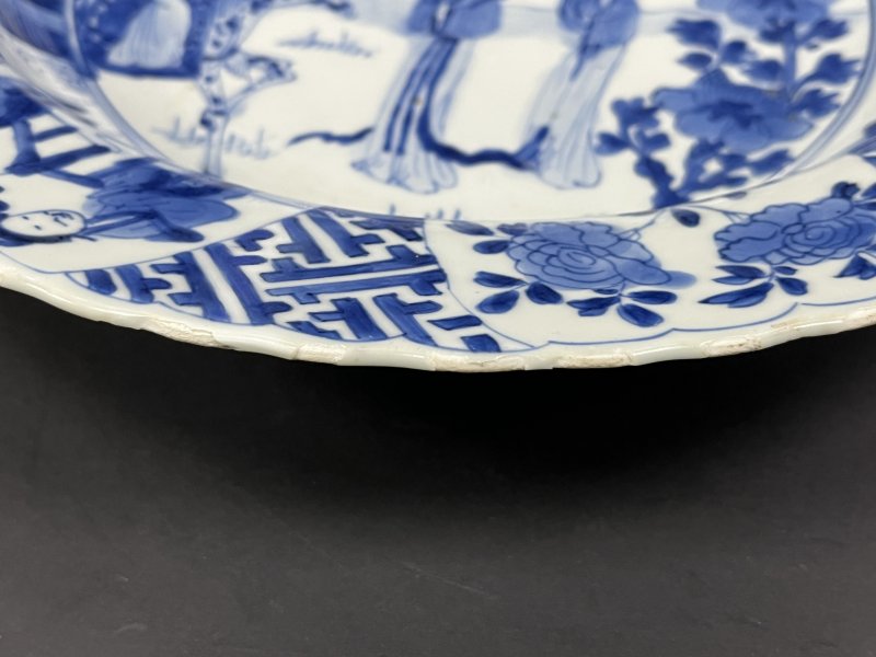 清康熙  青花开光仕女图折沿大盘 - 图16