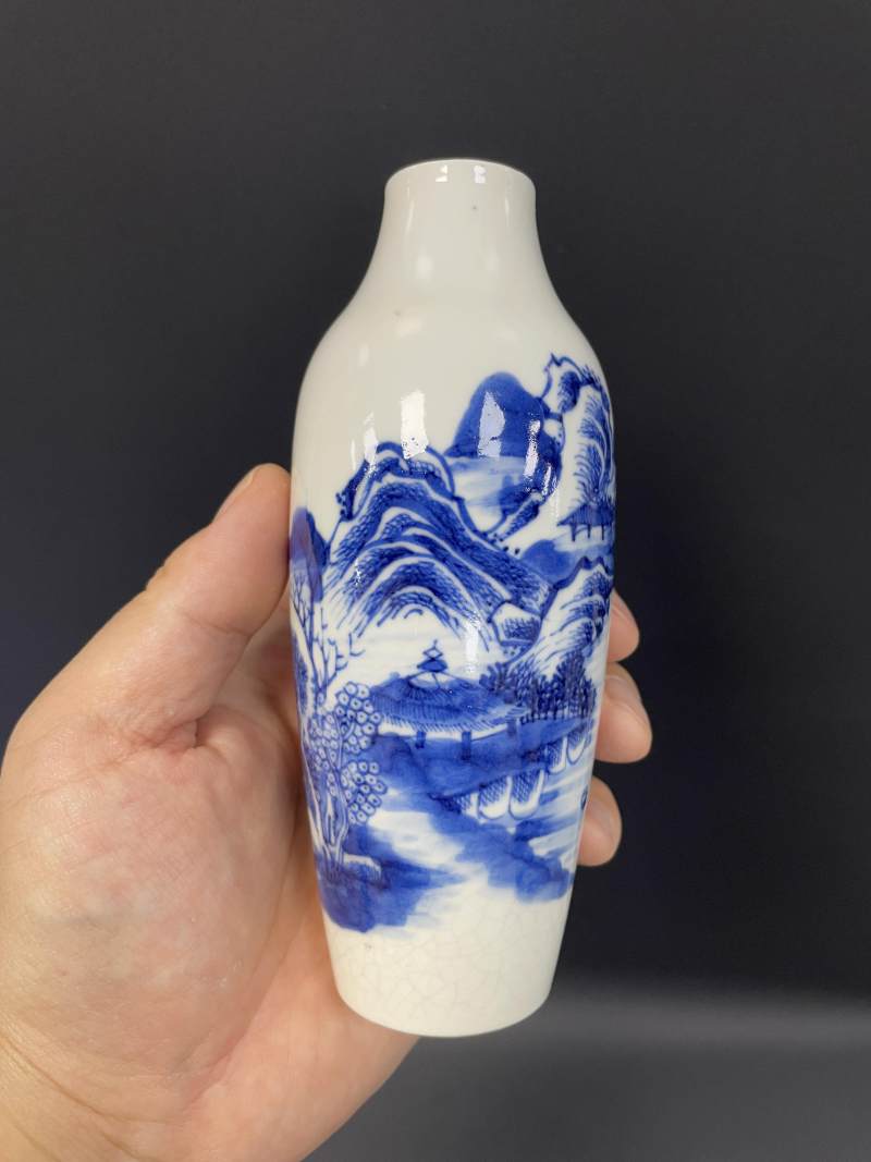 清雍正  浆胎青花山水人物纹莱菔瓶 - 图5