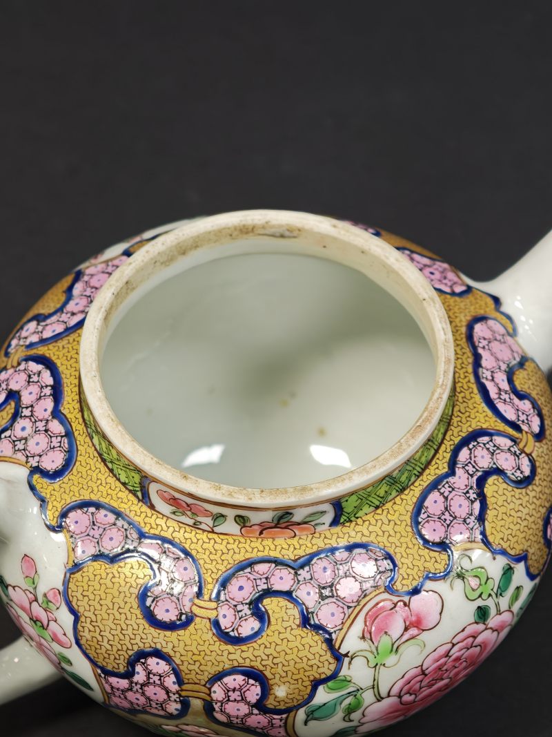 清雍正  粉彩锦地开光芙蓉花卉纹壶 - 图6