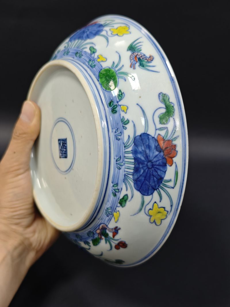 清康熙  斗彩荷塘鸳鸯纹盘 - 图7