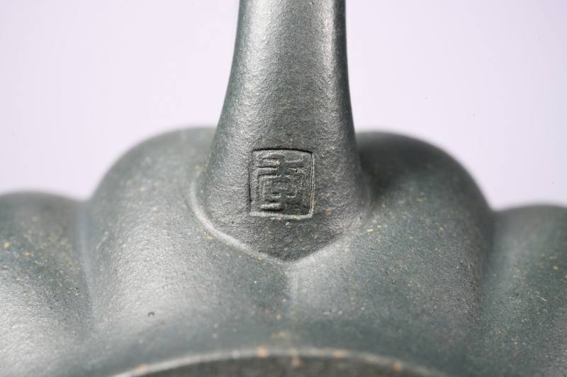 当代  季益顺款碧玉宝菱壶 - 图12