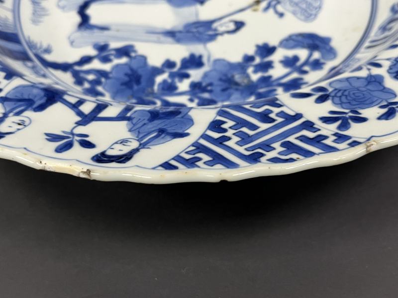 清康熙  青花开光仕女图折沿大盘 - 图17