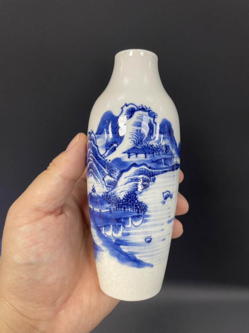 清雍正  浆胎青花山水人物纹莱菔瓶 - 图6