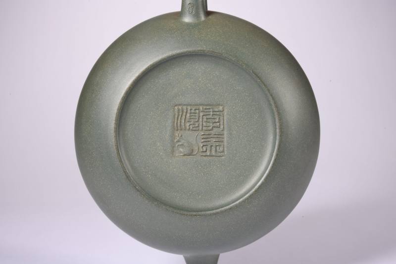 当代  季益顺制绿泥仿鼓壶 - 图9